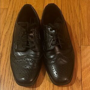 Classic Black Leather Big Kids Brogues - Dress shoes size 12M